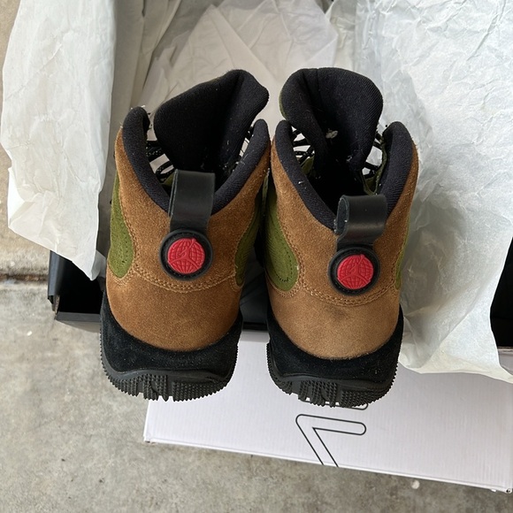 Like brand New!!! Wore them twice in the winter- water marktoe Suede but FIRE 🔥 - Picture 5 of 7